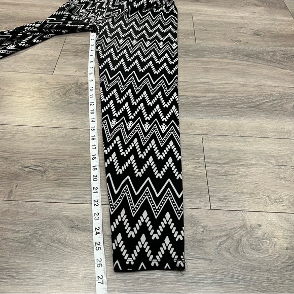 2 Pairs Always Soft Butter Leggings Black Floral Geometric Print Size Medium - Picture 12 of 14